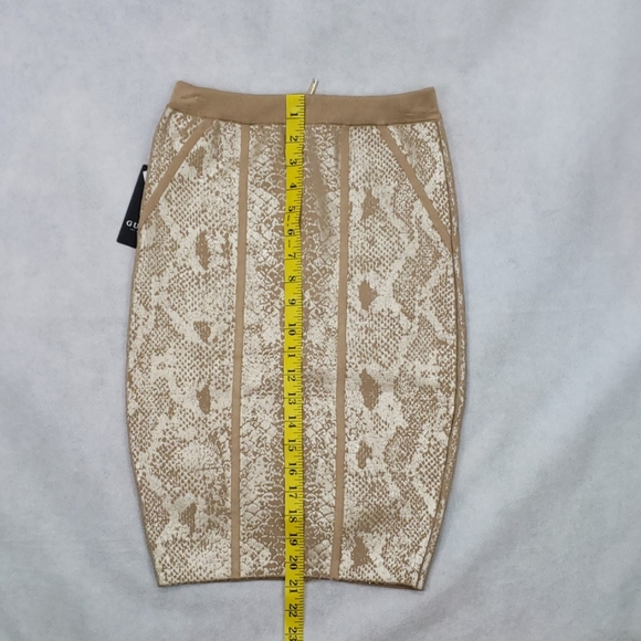 NWT GUESS Size Small Snake Foiled Body-Con Skirt - Picture 5 of 8